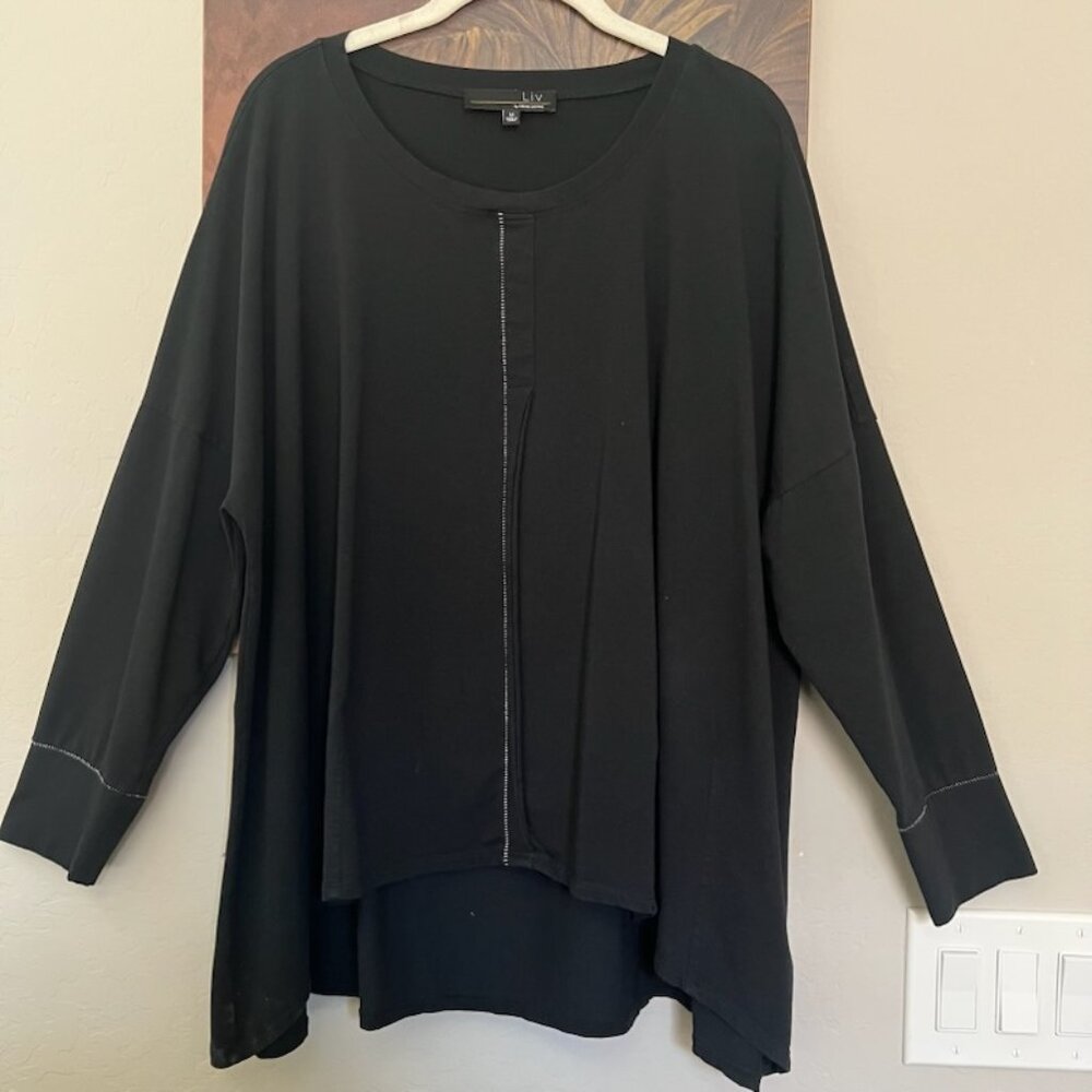 Pristine Cond. Black/White Stitch Detail Long Sleeve Top by LIV Habitat Medium